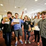 Eindexamens: 1138 leerlingen maken examen foutloos in Pitera