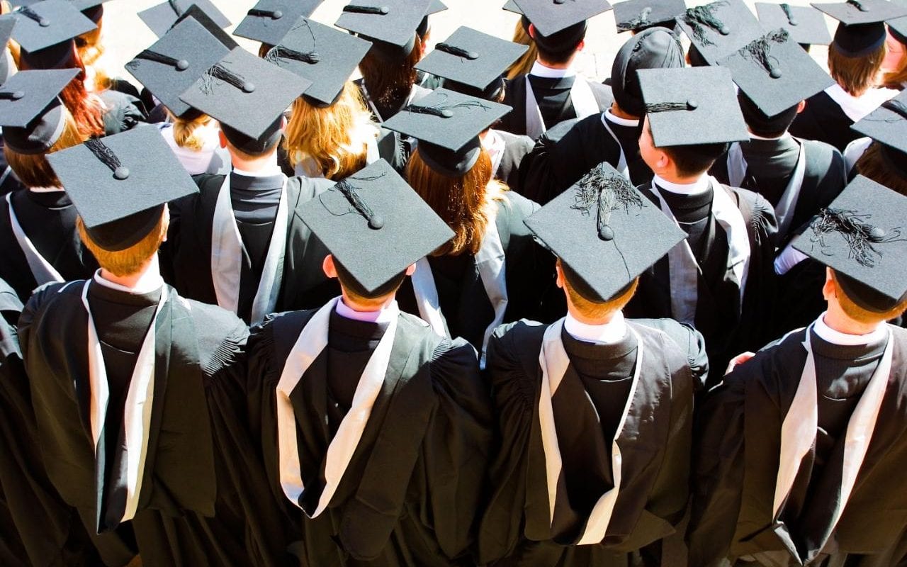 Uniformen verplicht op Paierm Universiteit