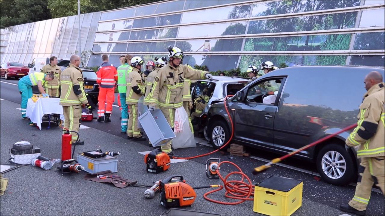 Automobilist rijdt met 120 in op stilstaand fileverkeer